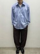 【2F / 新入荷 & ブログ】@_j.l_a.l_ のシャツといえばこれ！毎シーズン展開される定番アイテム「TRIPLE COLLAR SHIRTS」。今シーズンはクラシックな雰囲気のブルーオックスフォード生地を採用。ベーシックで幅広いスタイリングに活躍しそうな一枚です🙋‍♂️ 詳しくは本日のブログをご覧ください！ [お問い合わせ先] Fashionformstudio 〒151-0051 東京都渋谷区千駄ヶ谷2丁目7-13 TEL: 03-5772-9622