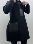 [2F / 新入荷 & ブログ] Kingsley Walter Studio / Godard Haberdashery スタッズエプロン カラー：ブラック 価格：¥63,800（税込） KWSといえばバッグやベルトなどの革小物のイメージが強いですよね。なぜエプロン？と最初は思いましたが、詳しく聞いてみると納得！気づけばどんどん欲しくなっていました😅 ファッションアイテムとしてはもちろん、お仕事でご活用いただけるお客様も多いのではないでしょうか👍 楽しさと実用性を兼ね備えた、まさに必携の一品です！詳しくは本日のブログをご覧ください！ 【お問い合わせ先】Fashionformstudio TEL: 03-5772-9622 〒151-0051 東京都渋谷区千駄ヶ谷2丁目7-13